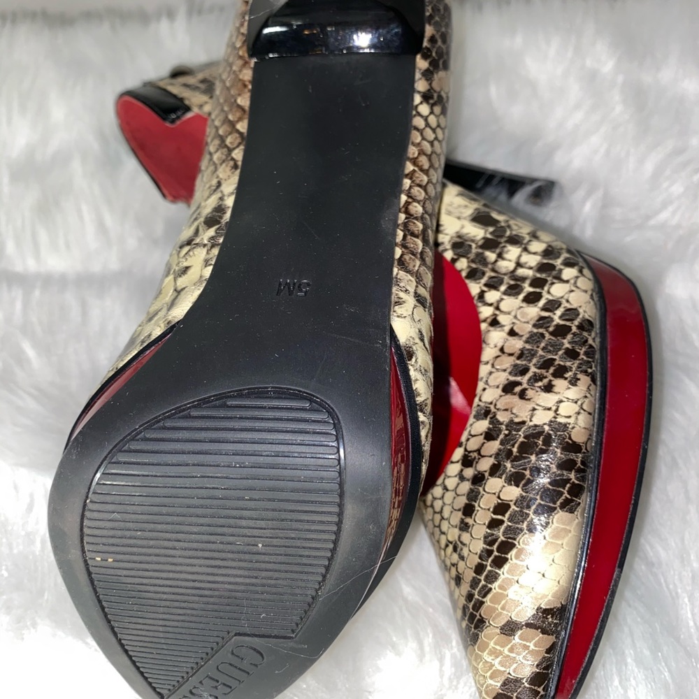 GUESS - Picture 2 of 4